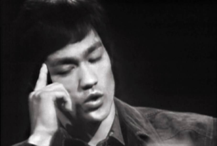 Cena do documentário Bruce Lee em Suas Próprias Palavras (1998), de John Little Cena do documentário Bruce Lee em Suas Próprias Palavras (1998), de John Little