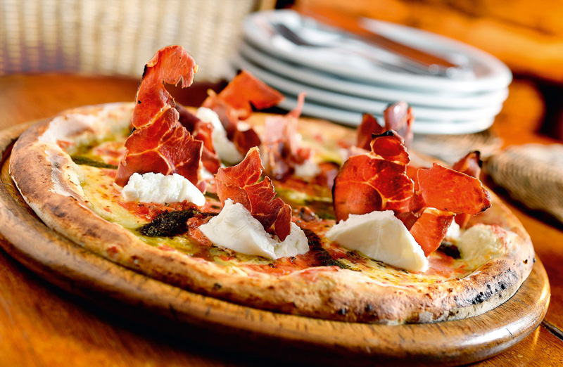 Burrata: com chips de presunto cru Burrata: com chips de presunto cru