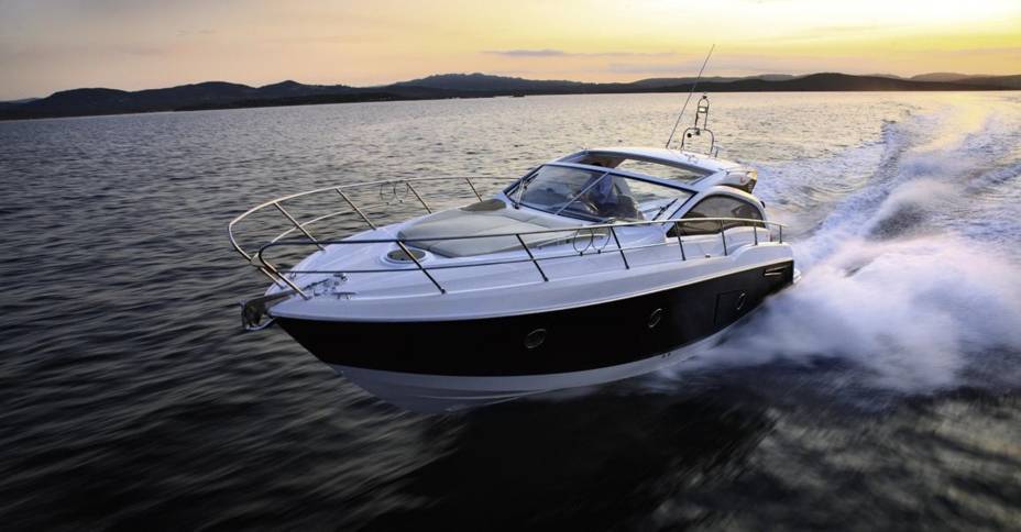 C40: possui uma cabine com duas camas de solteiro que se transformam em uma de casal. Preço: 1, 2 milhão de reais C40: possui uma cabine com duas camas de solteiro que se transformam em uma de casal. Preço: 1, 2 milhão de reais