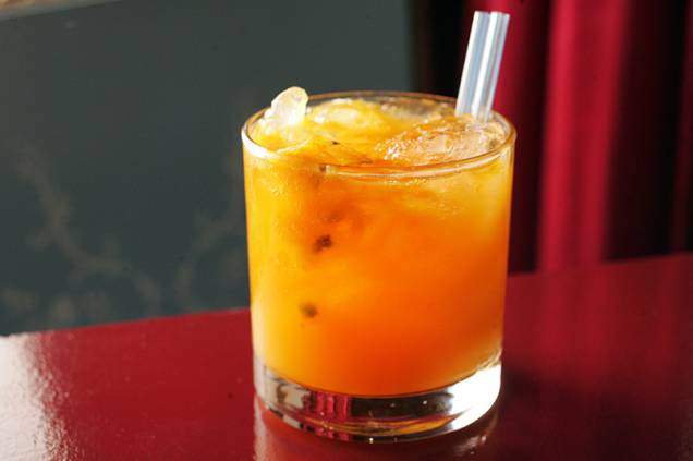 Caipirinha de maracujá Caipirinha de maracujá