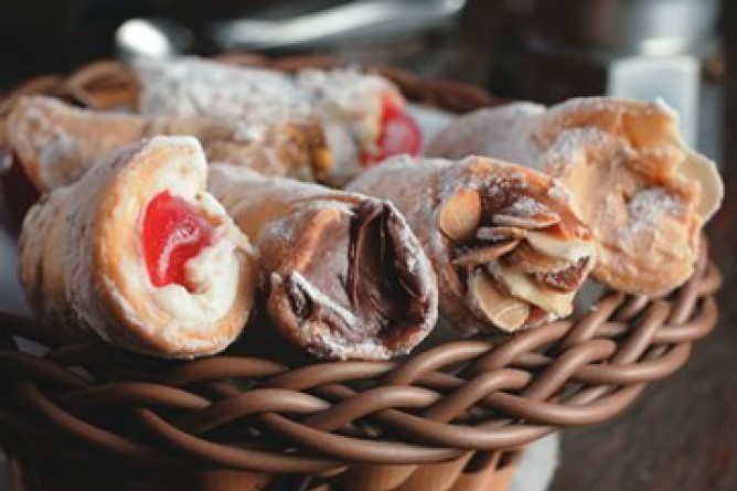 Os cannoli: servidos na calçada Os cannoli: servidos na calçada