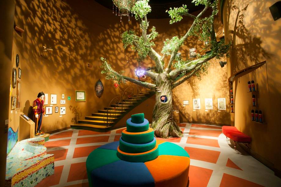 A mostra reproduz ambientes da série infantil exibida na TV Cultura há vinte anos, como o saguão do castelo