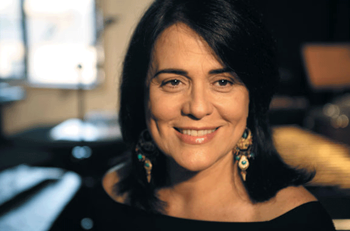 A cantora Céline Imbert, que lembra Baden Powell e Vinicius de Moraes A cantora Céline Imbert, que lembra Baden Powell e Vinicius de Moraes