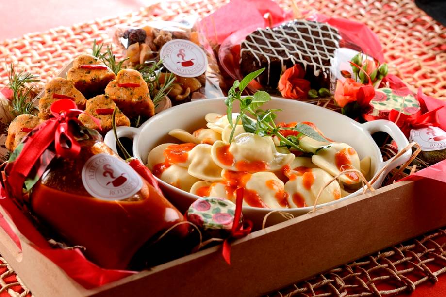 Petit Comité Rotisserie: cesta do Arraiá dos Namorados Petit Comité Rotisserie: cesta do Arraiá dos Namorados