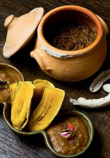 Barreado com pirão e banana-da-terra no vapor de cachaça Barreado com pirão e banana-da-terra no vapor de cachaça