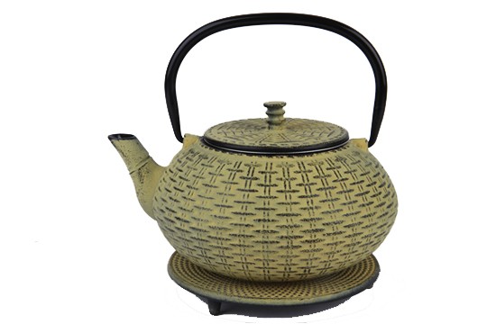 Loja especializada em utensílios para cozinha. Na foto, chaleira com base de ferro Loja especializada em utensílios para cozinha. Na foto, chaleira com base de ferro