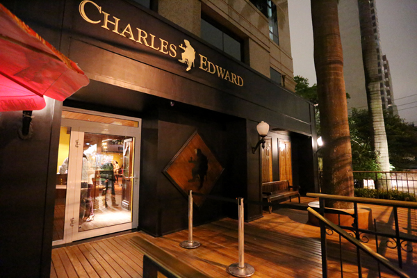 Fachada do Charles Edward, bar no Itaim