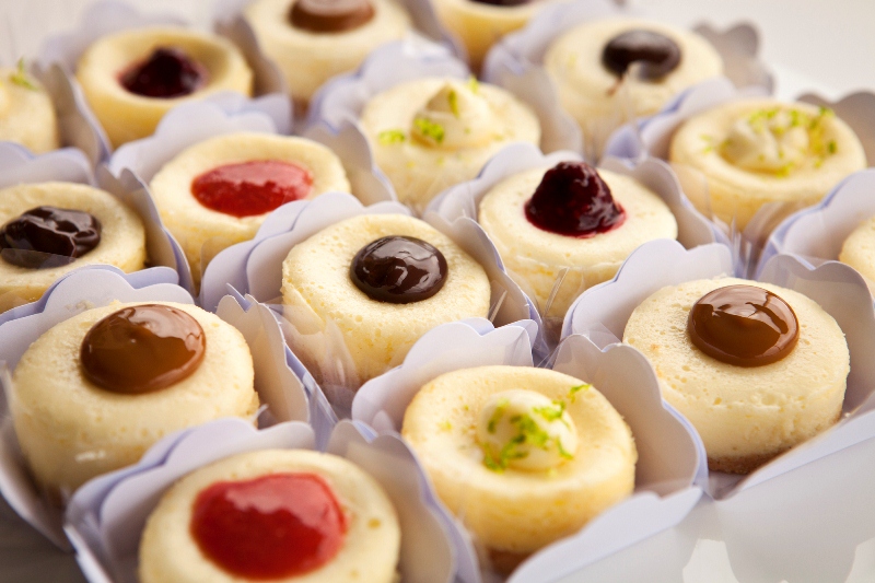 Cheesecakes em versão míni, em caixas com uma, cinco ou oito unidades Cheesecakes em versão míni, em caixas com uma, cinco ou oito unidades