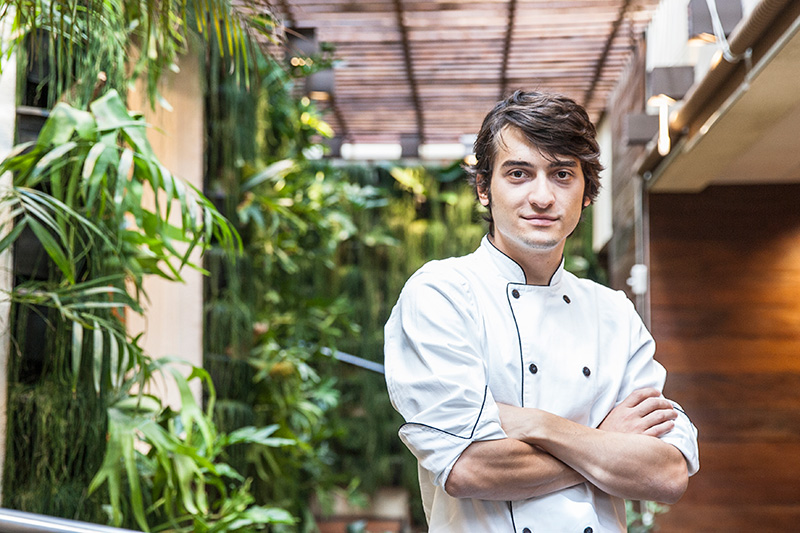 O chef Fabio Lazzarini estreia seu primeiro menu degustação O chef Fabio Lazzarini estreia seu primeiro menu degustação