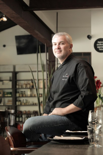 O chef Manuel Coelho montou mais um espaço múltiplo que funciona também como empório e escola O chef Manuel Coelho montou mais um espaço múltiplo que funciona também como empório e escola