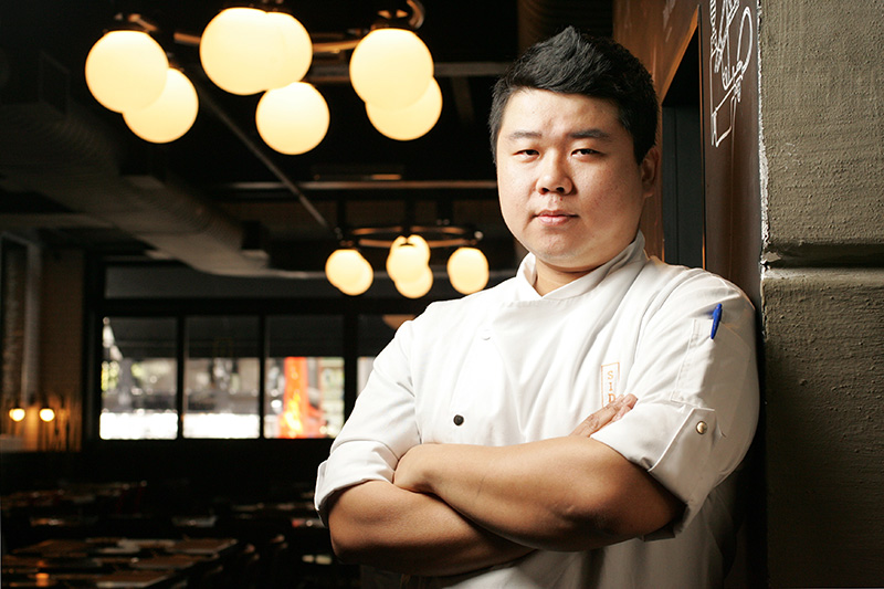 O chef Thiago Maeda faz receitas contemporâneas O chef Thiago Maeda faz receitas contemporâneas