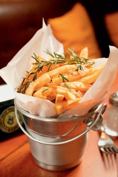 Fritas com alho e alecrim torrados Fritas com alho e alecrim torrados