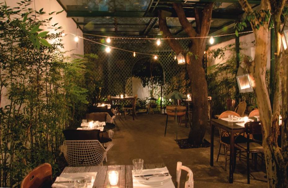 Quintal do variado Chou: o melhor lugar para provar os pratos da chef e proprietária Gabriela Barretto Quintal do variado Chou: o melhor lugar para provar os pratos da chef e proprietária Gabriela Barretto