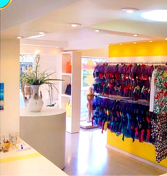 Claris: loja de moda praia e fitness Claris: loja de moda praia e fitness