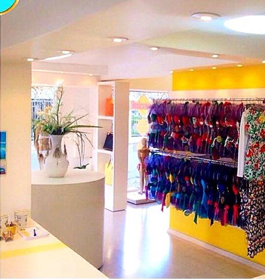 Claris: loja de moda praia e fitness Claris: loja de moda praia e fitness