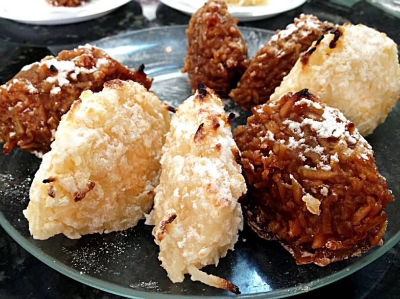 Cocada branca e queimada feita no tacho Cocada branca e queimada feita no tacho