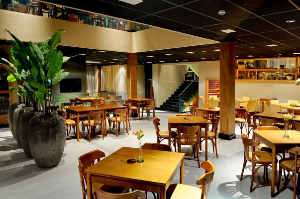 Coco Bambu na Avenida JK Coco Bambu na Avenida JK