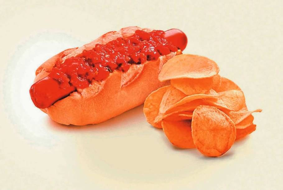 Waffle de frutas vermelhas coroado por uma bola de sorvete de creme Waffle de frutas vermelhas coroado por uma bola de sorvete de creme