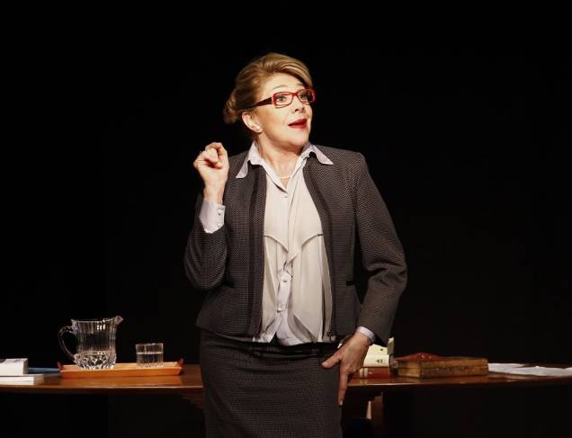 O monólogo cômico ganha montagem com Tania Bondezan O monólogo cômico ganha montagem com Tania Bondezan