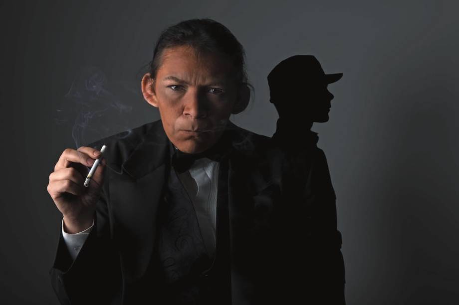 Impressionante caracterização: Juliana Galdino apresenta o monólogo Comunicação a uma Academia Impressionante caracterização: Juliana Galdino apresenta o monólogo Comunicação a uma Academia