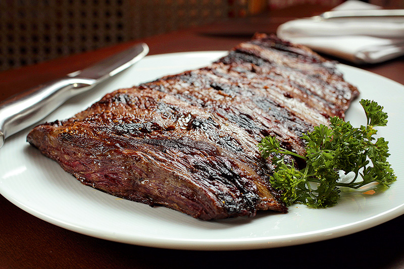 O fraldão em porção de 600 gramas serve duas pessoas O fraldão em porção de 600 gramas serve duas pessoas