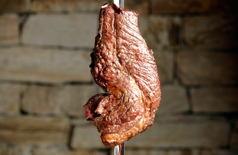 Entre as boas pedidas do rodízio está a costela premium Entre as boas pedidas do rodízio está a costela premium