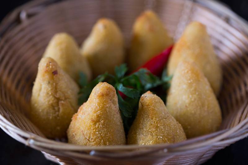 A porção de coxinhas de porco A porção de coxinhas de porco