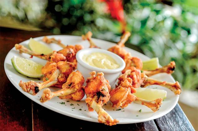Novo petisco: coxinhas da asa de frango no molho de mostarda Novo petisco: coxinhas da asa de frango no molho de mostarda