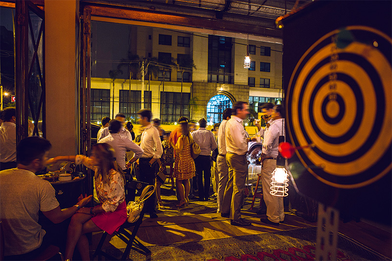 O público prefere a calçada ao salão O público prefere a calçada ao salão