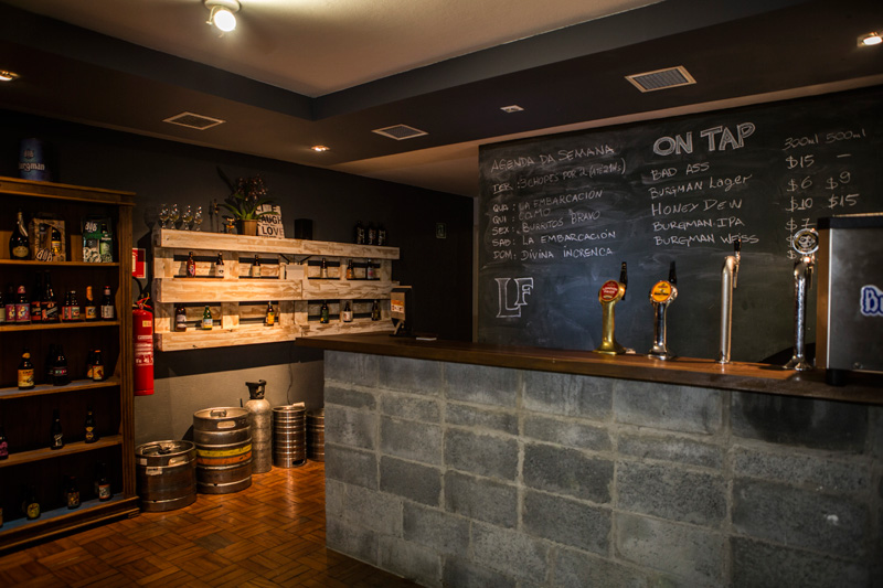 La Fraternité: pub de estilo despojado La Fraternité: pub de estilo despojado