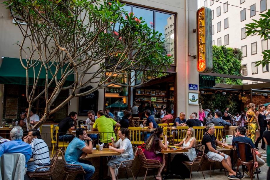 O bonito ambiente ficou a cargo do badalado designer alemão Rudolf Piper O bonito ambiente ficou a cargo do badalado designer alemão Rudolf Piper