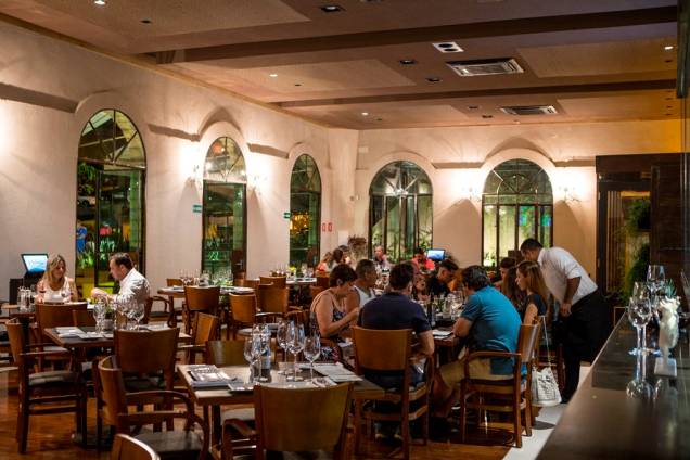 O amplo salão O amplo salão