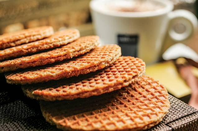 Stroopwafel: biscoito fininho recheado de caramelo Stroopwafel: biscoito fininho recheado de caramelo