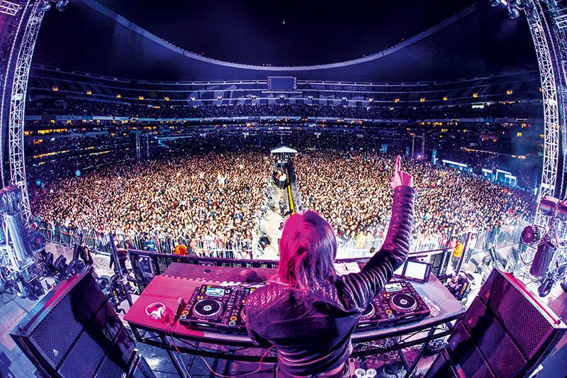 O DJ francês: repertório pop e animado O DJ francês: repertório pop e animado