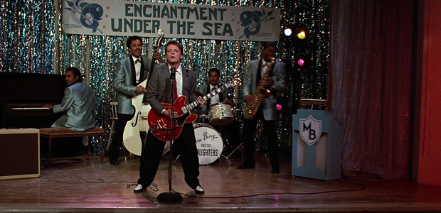 De Volta para o Futuro: Baile Encanto Submarino é tema de festa em Pinheiros De Volta para o Futuro: Baile Encanto Submarino é tema de festa em Pinheiros