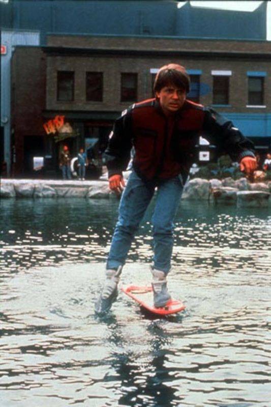 Cine-concerto: De Volta Para o Futuro, com Mombojó