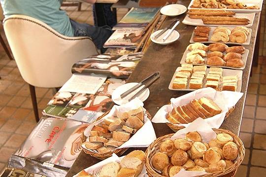 DeliParis é mistura de café e boulangerie DeliParis é mistura de café e boulangerie