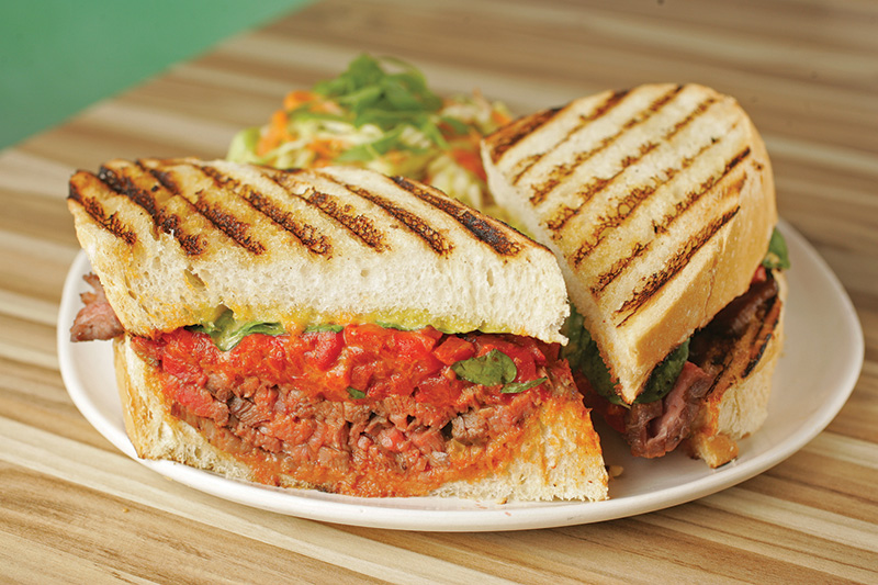 Lanche de fraldinha com pimentões Lanche de fraldinha com pimentões