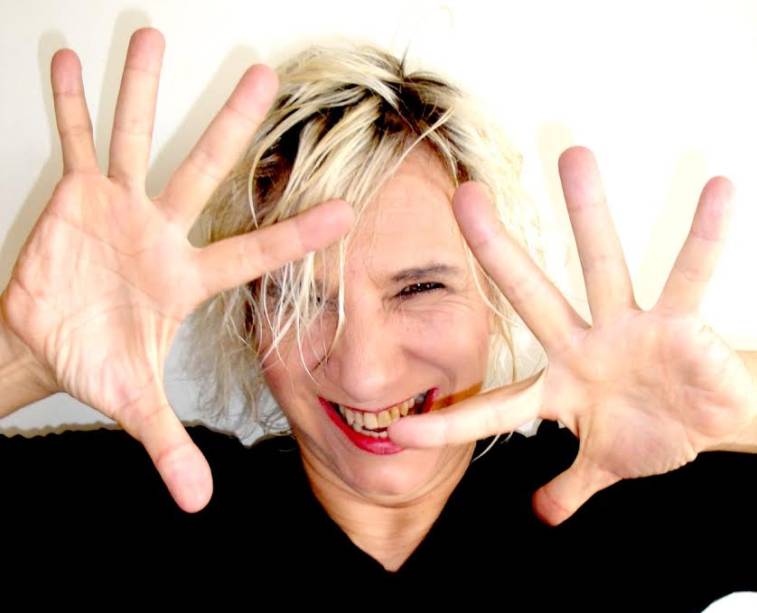 Denise Stoklos: inspiração em Julio Cortázar Denise Stoklos: inspiração em Julio Cortázar