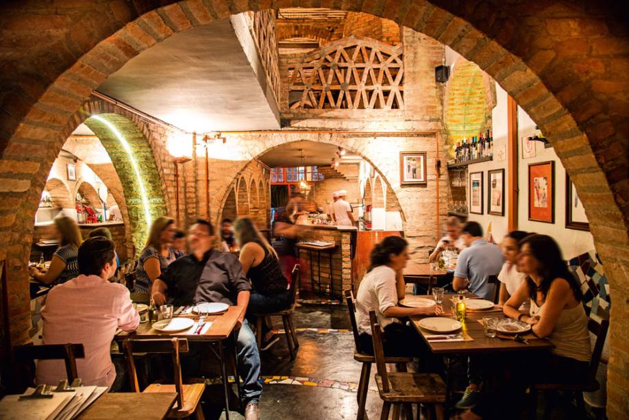 O salão com paredes em arco O salão com paredes em arco