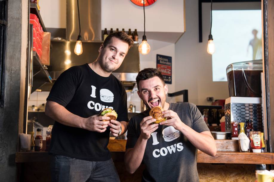 Os sócios Cauê Farias Fantone e Renato Fecchio calculam ter vendido perto de 7 000 sandubas Os sócios Cauê Farias Fantone e Renato Fecchio calculam ter vendido perto de 7 000 sandubas