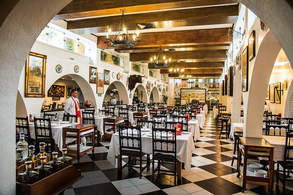 Restaurante Don Curro põe em leilão itens de seu antigo acervo