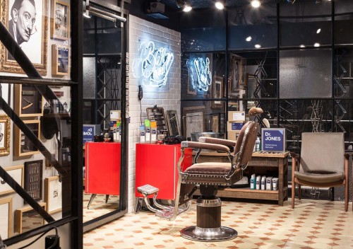 Barbearia Dr. Jones: espaço retrô no primeiro piso da loja Reserva