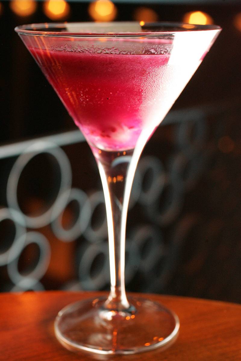 Drinque ocean’s heart: mistura de vodca com infusão de baunilha, amora e lichia Drinque ocean’s heart: mistura de vodca com infusão de baunilha, amora e lichia
