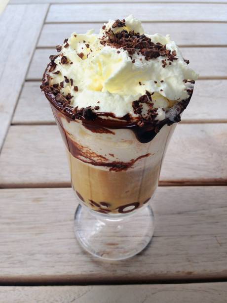 Choc coffee: mistura de chocolate quente, café, leite e chantili Choc coffee: mistura de chocolate quente, café, leite e chantili