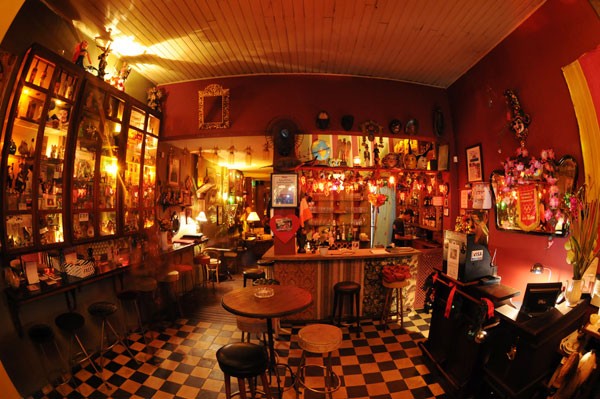 Salão do Drosophyla, na Consolação: decoração estilo kistch-moderninha Salão do Drosophyla, na Consolação: decoração estilo kistch-moderninha