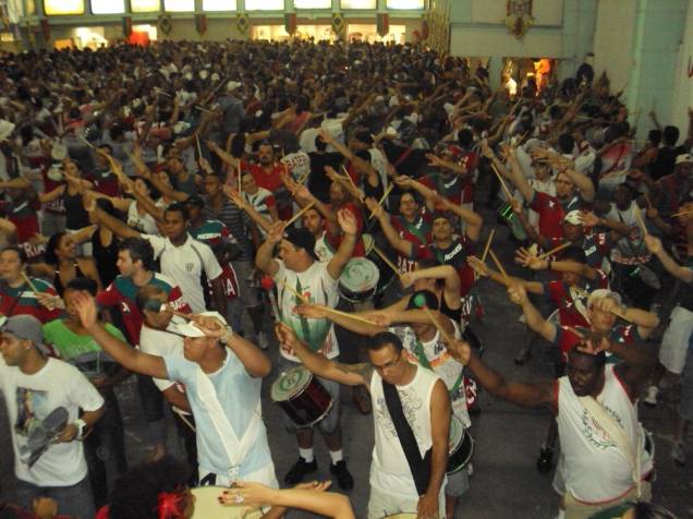 Ensaio da escola de samba X-9 Paulistana Ensaio da escola de samba X-9 Paulistana