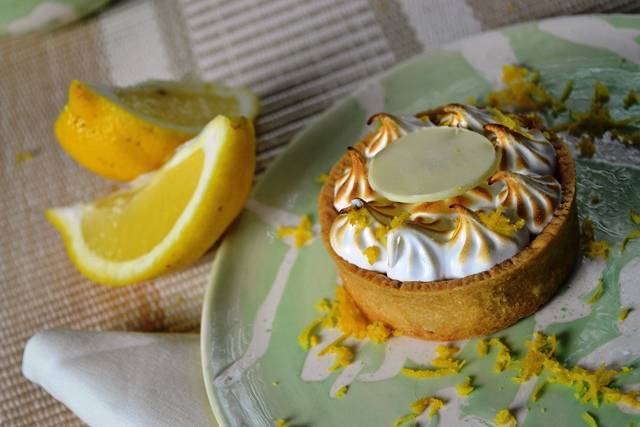 Tortinha de Limão com Merengue Maçaricado Tortinha de Limão com Merengue Maçaricado