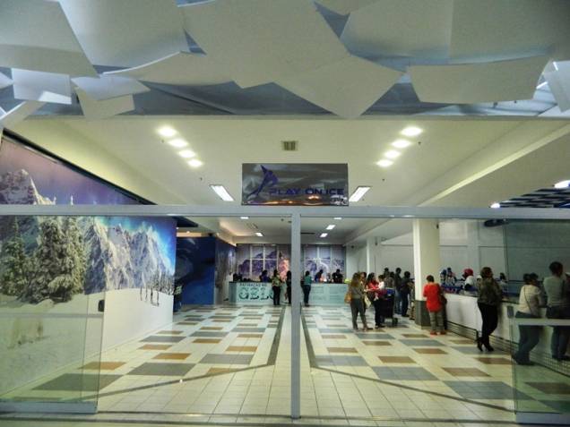 Entrada para a pista de patinação no gelo, do Continental Shopping Entrada para a pista de patinação no gelo, do Continental Shopping