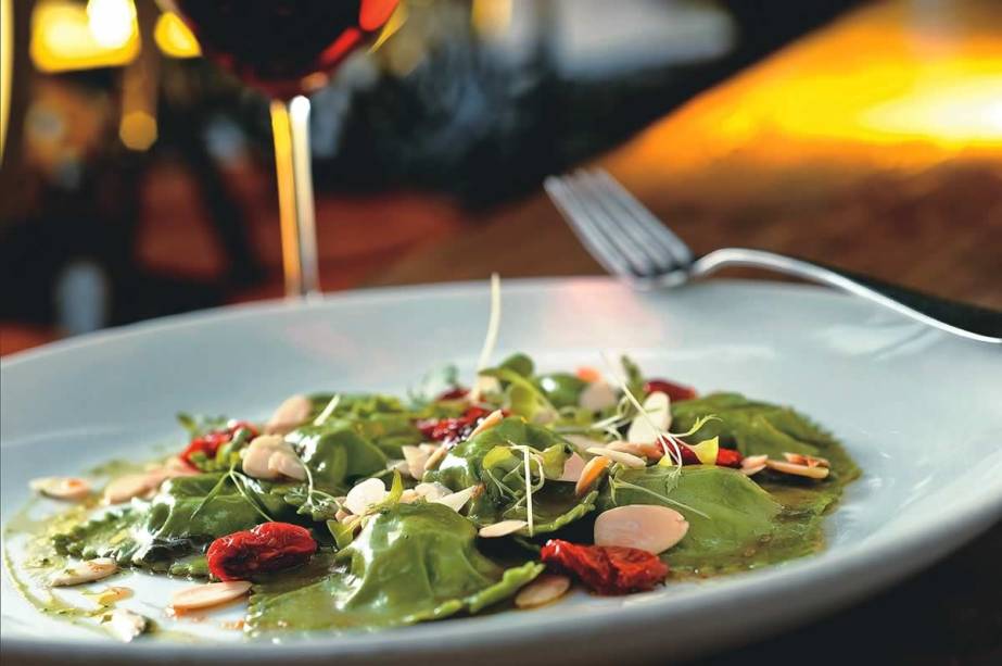 Novidade do almoço executivo do Due Cuochi Cucina do Itaim: ravióli de camembert com figo ao molho de manteiga, sálvia e amêndoa Novidade do almoço executivo do Due Cuochi Cucina do Itaim: ravióli de camembert com figo ao molho de manteiga, sálvia e amêndoa